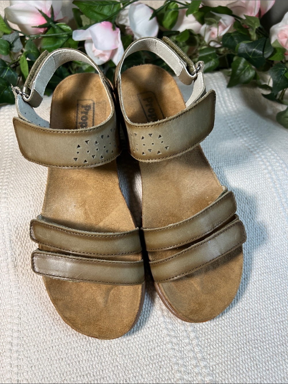 🪷Propet  Leather khaki-greenish Strappy Adjustable Sandals